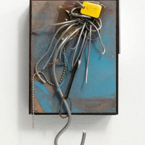 Jakub Choma, Untitled_4 (Island of Uncertainty), 40x16x9 cm, asambláž, kombinovaná technika na sololitu, 2023
